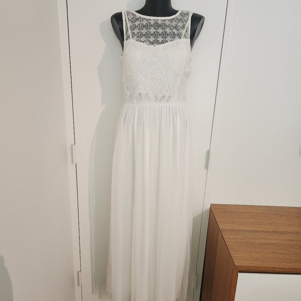Modcloth Wedding Dress Pocket full of posies Lace and layered Size Medium